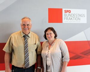 MdB Marianne Schieder und Klaus Langenbach, Personalrat der Sparkasse Schwandorf