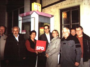 Zu viele für eine Telefonzelle: Teilnehmer an der Fraktionssitzung der Geiselhöringer SPD.