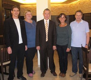 v.l. Daniel Süß, Claudia Ebner, Bundestagskandidat Michael Adam, Rosi Deser und Heinz Uekermann