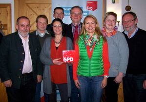 Ziehen gemeinsam mit Landratskandidatin Karin Peintinger (3.v.li.) in den Kommunalwahlkampf