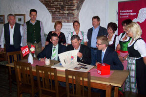 v.l. SPD-Kreisvorsitzender Martin Kreutz, Festredner Ewald Schurer, MdB, und 1. Bürgermeister Georg Edbauer