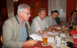 v.l. 1. BGM Bauer, Reinhard Schwarz, Fritz Fuchs, SPD-Kreisvorsitzender Martin Kreutz (verdeckt), Rosi Deser