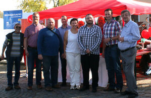 (v.re.) Göldl, Kreisvorsitzender Kreutz, Pfannenstiel, Geisperger, Pasta; (3.v.re.) Diewald