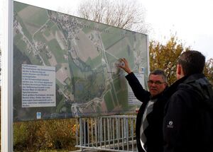 Martin Kreutz(re.) und 1. Bürgermeister Erich Rippl (li.) beim Infotermin zum Hochwasserschutz in der Gemeinde Lengau/OÖ