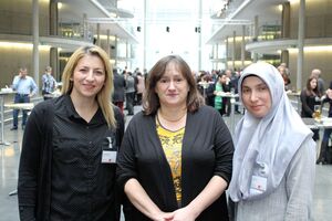 Hediye Ünal und Songül Demirtas mit Schieder