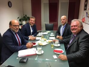 von links: MdB Norbert Spinrath, MdB Uli Grötsch, Geschäftsführer Petr Arnican, Helmut Fiedler, Präsident der EURES