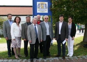 SPD-Kreisräte informierten sich in Furth - hier mit stv. Schulleiter Christoph Müller (2. v. r.)