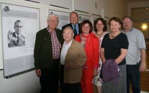 Gruppenbild der Veranstalter mit Referentin MdL Christa Naaß (4. v. l.)