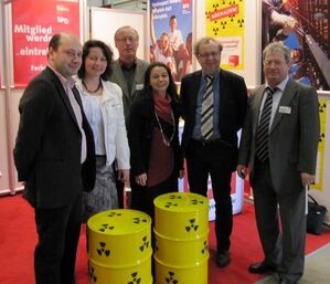 Michael Müller mit SPD-Mitgliedern aus Stadt und Landkreis Landshut auf der Umweltmesse