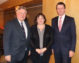 Marianne Schieder mit Martin Burkert und Klaus-Dieter Josel von der DB AG