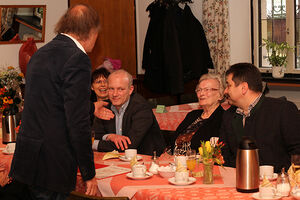Franz Schindler bei seiner Laudatio auf Lina Bucher. Mit im Bild: Joachim Wolbergs und Hans Holler