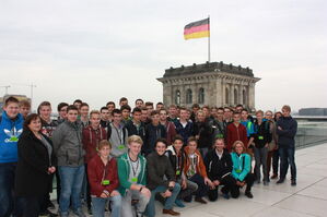 Schülerinnen und Schüler der Gregor-von-Scherr-Realschule Neunburg v. W. zu Besuch bei MdB Marianne Schieder in Berlin