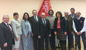 Spende der SPD-Kreistagsfraktion für das Kinder- und Jugendhospiz - Rüdiger Erling (5. v. r.) und Rainer Zollitsch