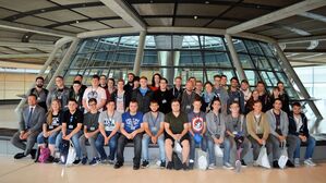 MdB Uli Grötsch mit der Besuchergruppe aus Wiesau