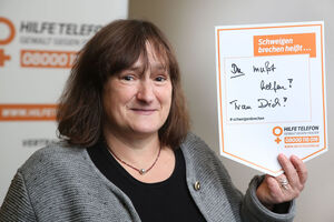 MdB Marianne Schieder setzt Zeichen gegen Gewalt an Frauen